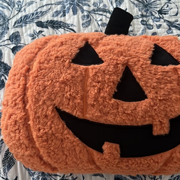 HALLOW HOME 15x18 Pumpkin Pillow - Picture 2 of 4